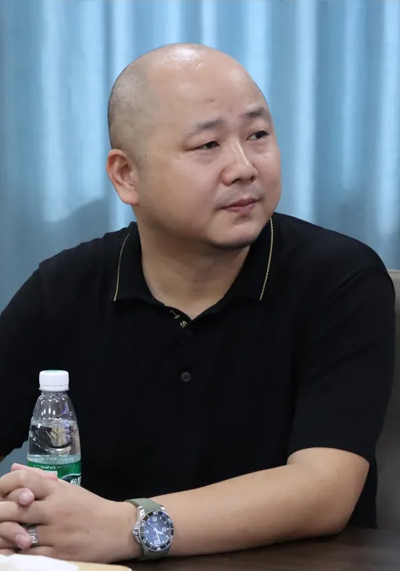 刘成